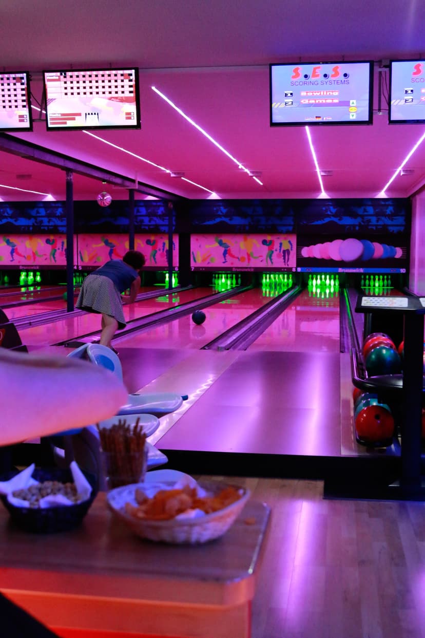 Bowling Van der Merwe Center