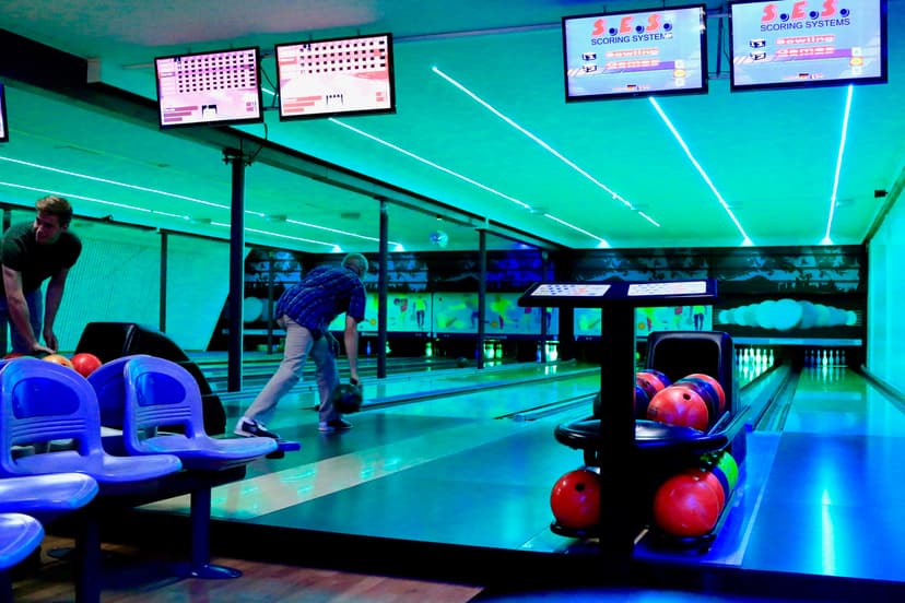 Bowling Van der Merwe Center