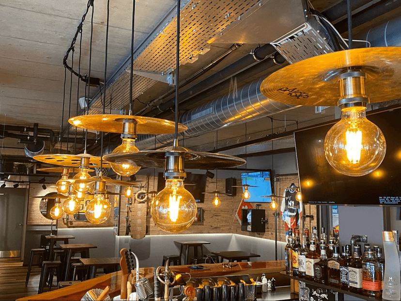 Henry's Live Music & Sport Bar